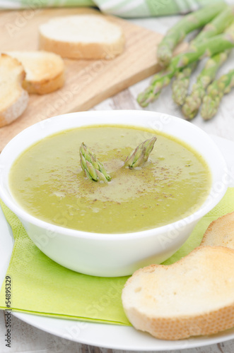 cream soup of asparagus and green peas with toasted bread