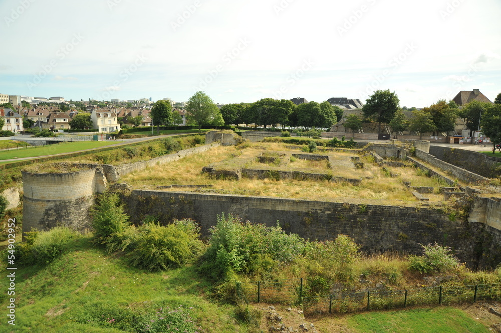 Ruines du donjon du Château de Caen