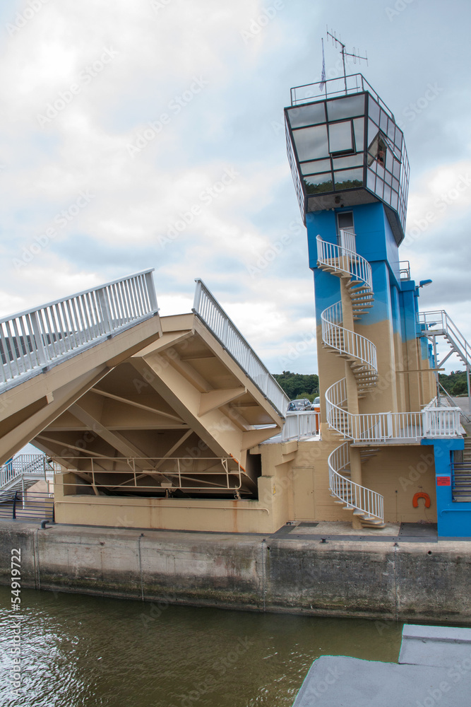 Pont levant au barrage d'Arzal