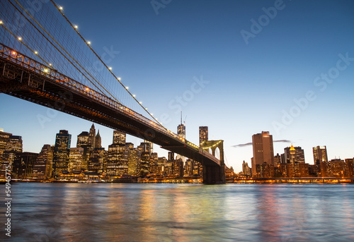 Fototapeta Naklejka Na Ścianę i Meble -  New York City. Famous landmark of Brooklyn Bridge