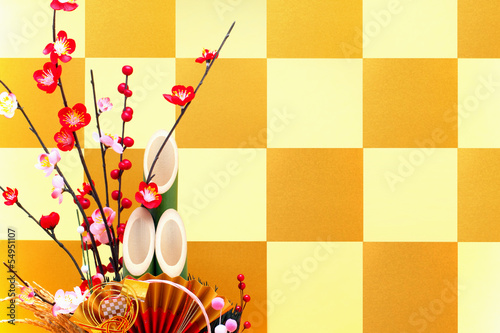 Fototapeta 金色の市松模様の屏風と門松