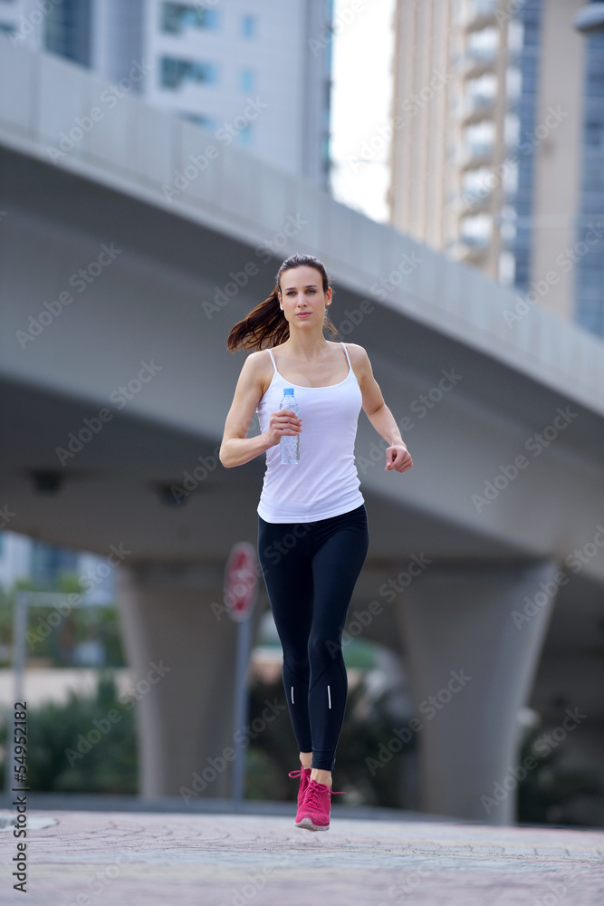 Obraz premium woman jogging at morning