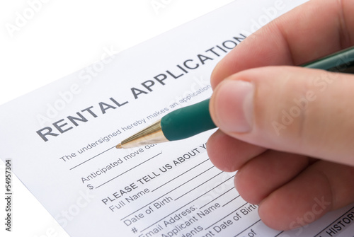 filling a rental agreement application