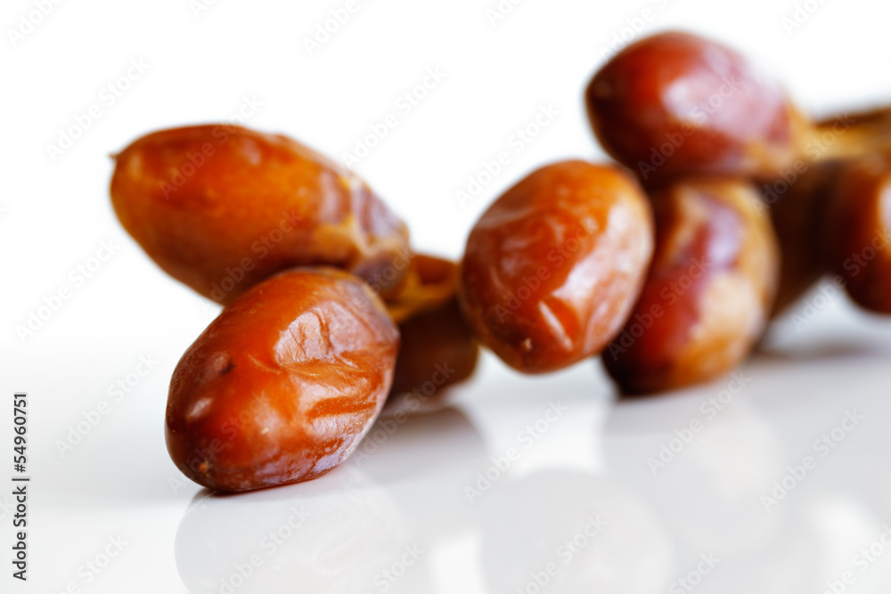 Obraz premium Arabic dates shot on a white background