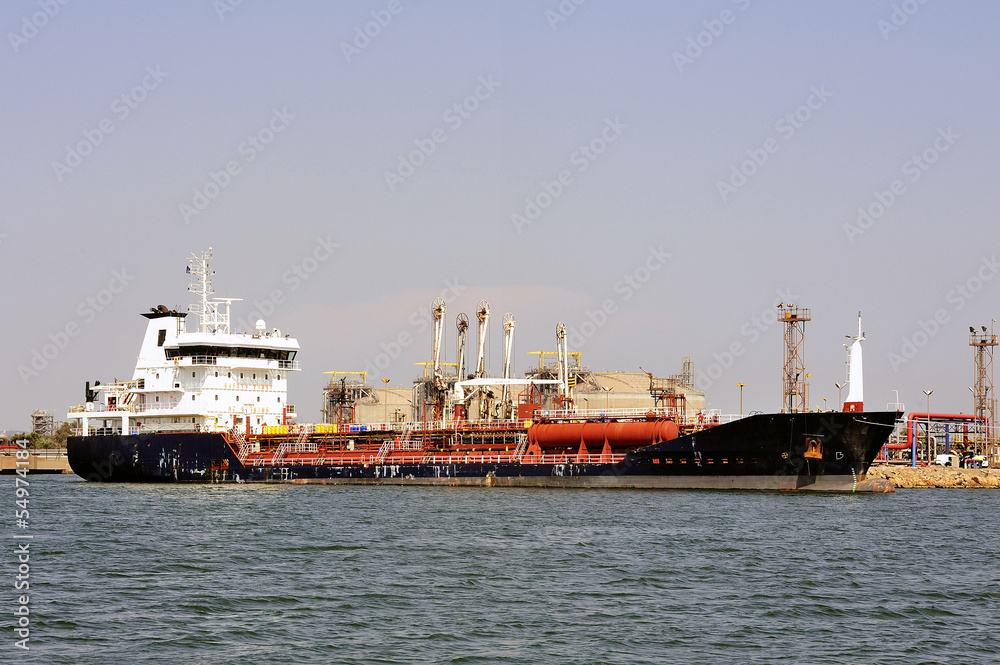 Fototapeta premium quay tanker to discharge
