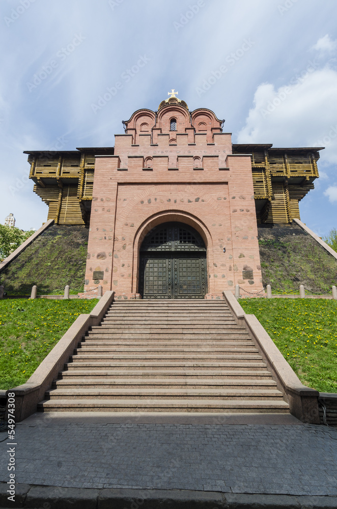 Fototapeta premium Ancient fortress Golden Gate in Kiev