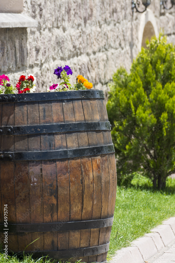 Naklejka premium Flower Barrel