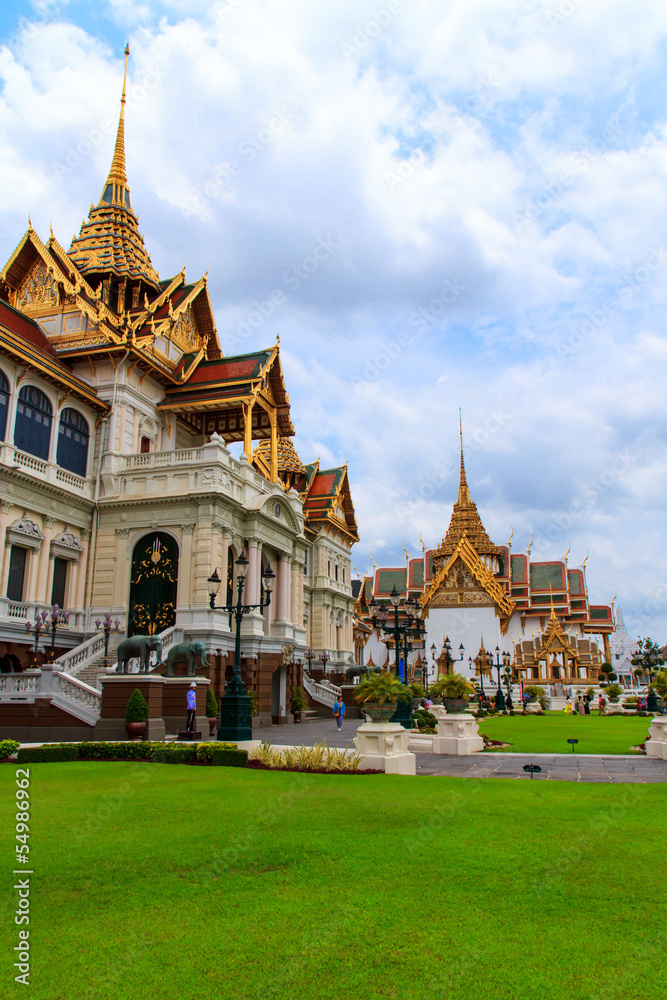 Fototapeta premium Marble Temple (Wat Benchamabophit Dusitvanaram), major tourist a