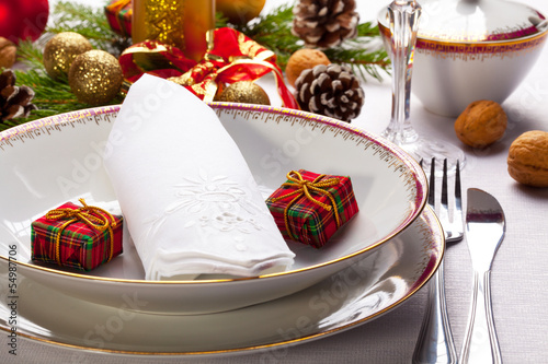 Christmas place setting with ribbon and christmas decorations