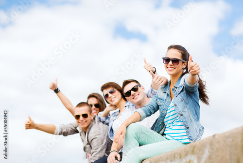teenagers showing thumbs up