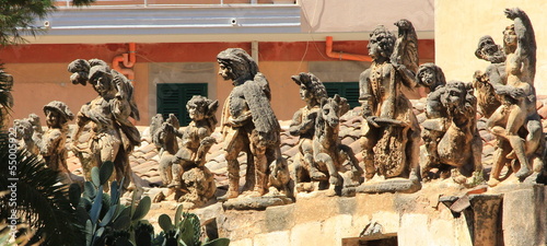 Obraz na plátně gruppo di statue di pietra, i mostri