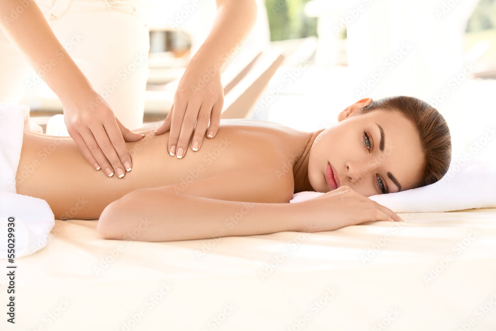 Obraz premium Spa Woman. Close-up of a Beautiful Woman Getting Spa Treatment.
