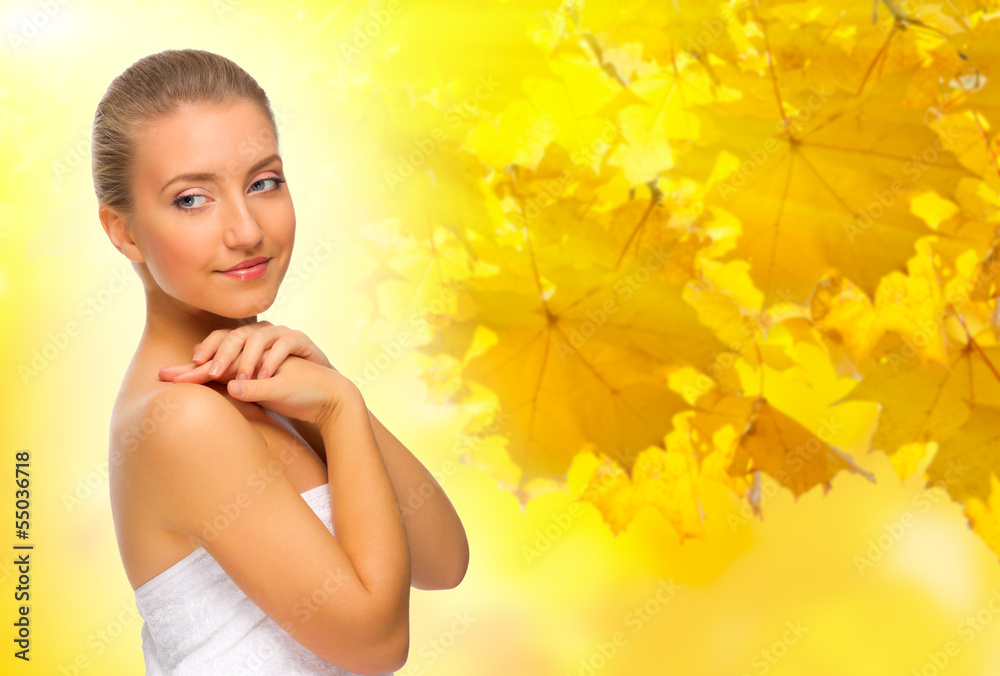 Fototapeta premium Young girl on autumn background