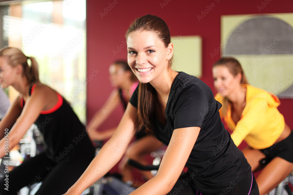 Im Fitnessstudio Im Fitnessstudio