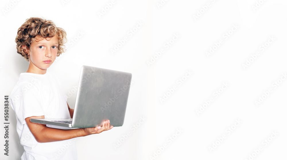 Kind mit Laptop Kind mit Laptop