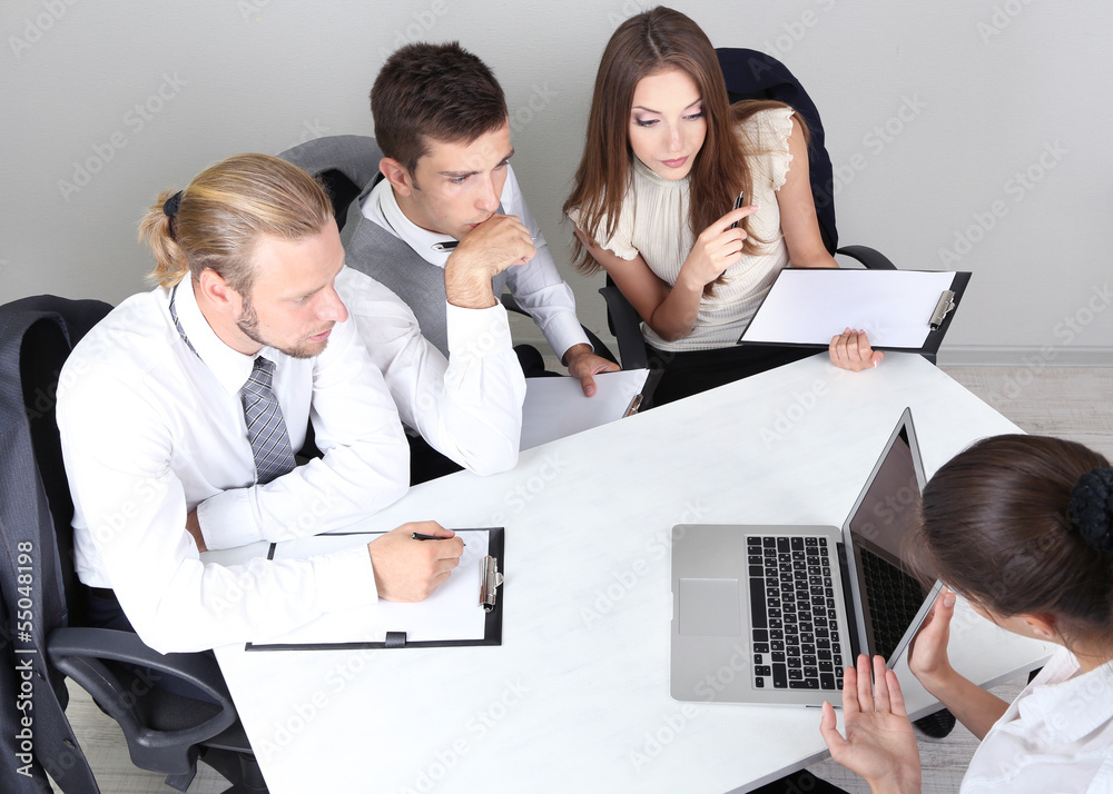 Fototapeta premium Group of business people having meeting together