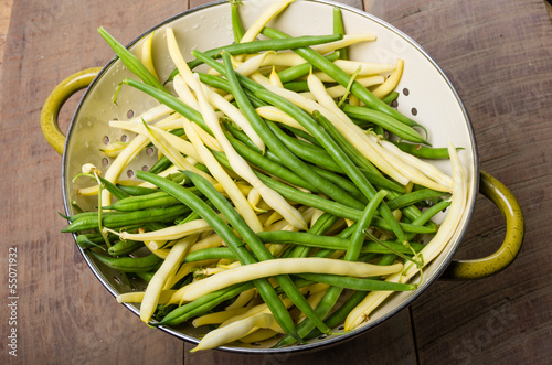 Φωτογραφία Bowl of fresh picked yellow and green beans