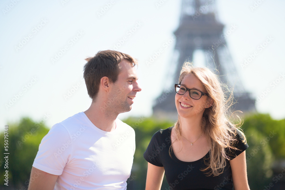 Couple in Paris, Eiffel tower in the background