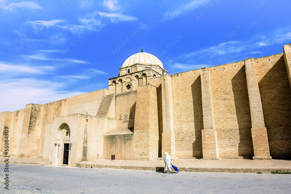Fototapeta premium The great mosque in the town of Kairouan in Tunisia