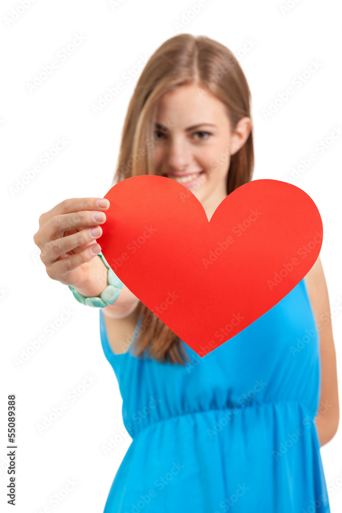 junge lachende attraktive frau mit einem herz liebe isoliert junge lachende attraktive frau mit einem herz liebe isoliert