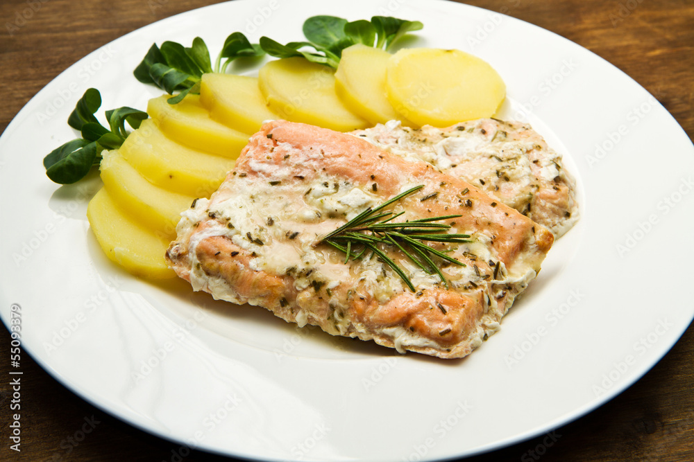 filetto di salmone con patate filetto di salmone con patate
