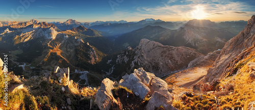 Fototapeta Naklejka Na Ścianę i Meble -  Mountain sunset panorama landscape - in Italy Alps - Dolomites