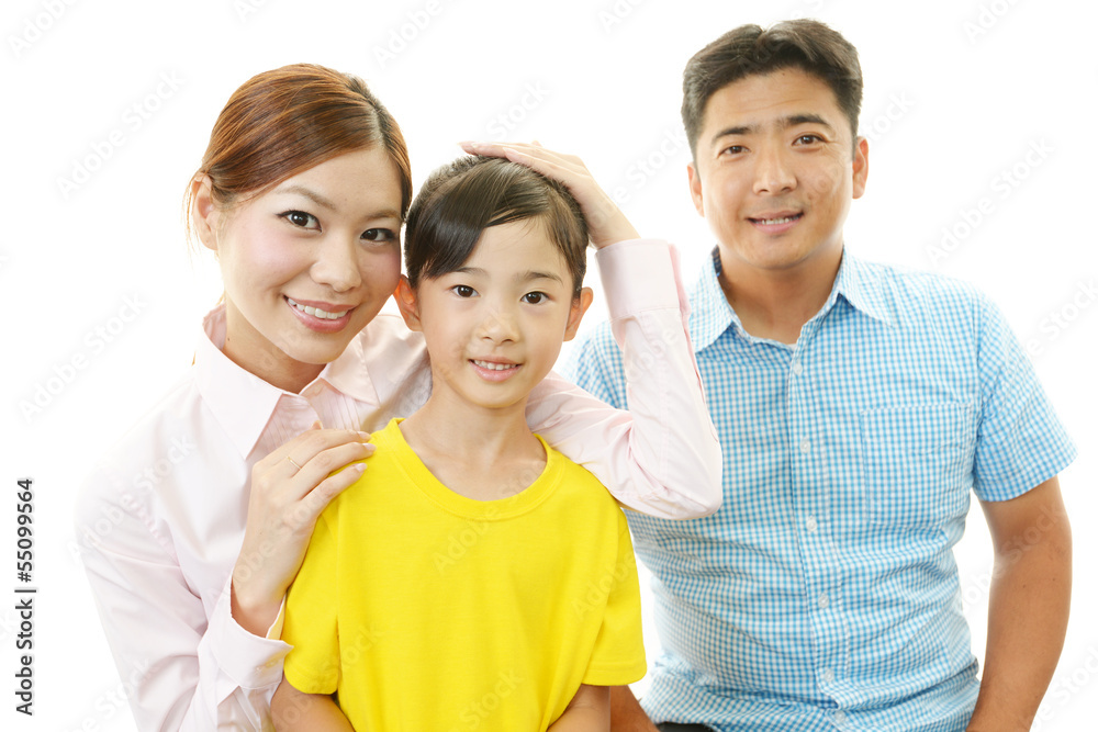 笑顔の女の子と親