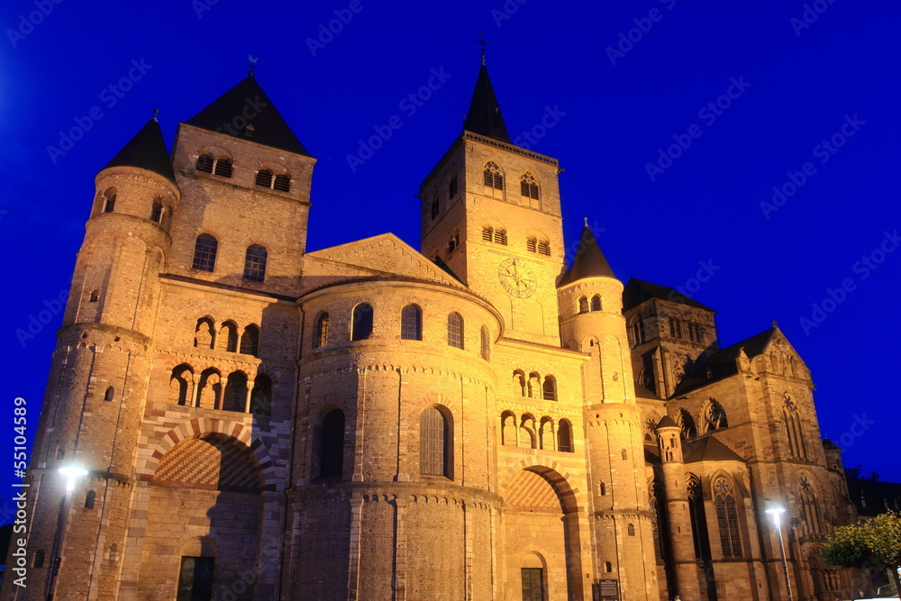 trier - the cathedral of saint peter by night