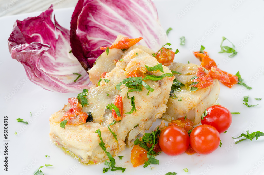 Merluzzo bollito con pomodoro e prezzemolo Merluzzo bollito con pomodoro e prezzemolo