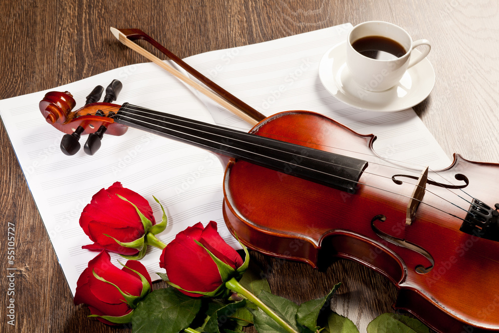 Fototapeta premium Red roses and a violin