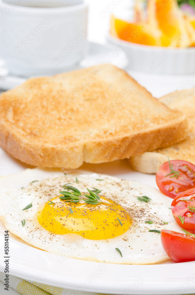 Fried eggs, fresh tomatoes and crunchy toast for breakfast Fried eggs, fresh tomatoes and crunchy toast for breakfast