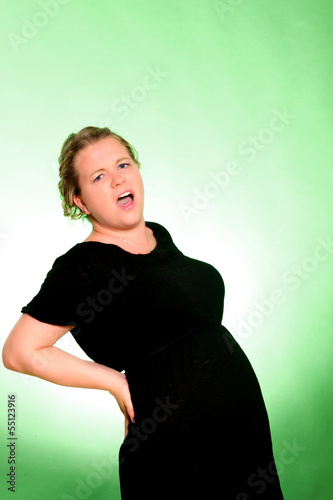 Schwangere Frau mit Rückenschmerzen photo