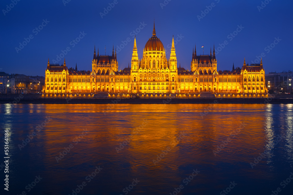 Fototapeta premium Parliament building in Budapest