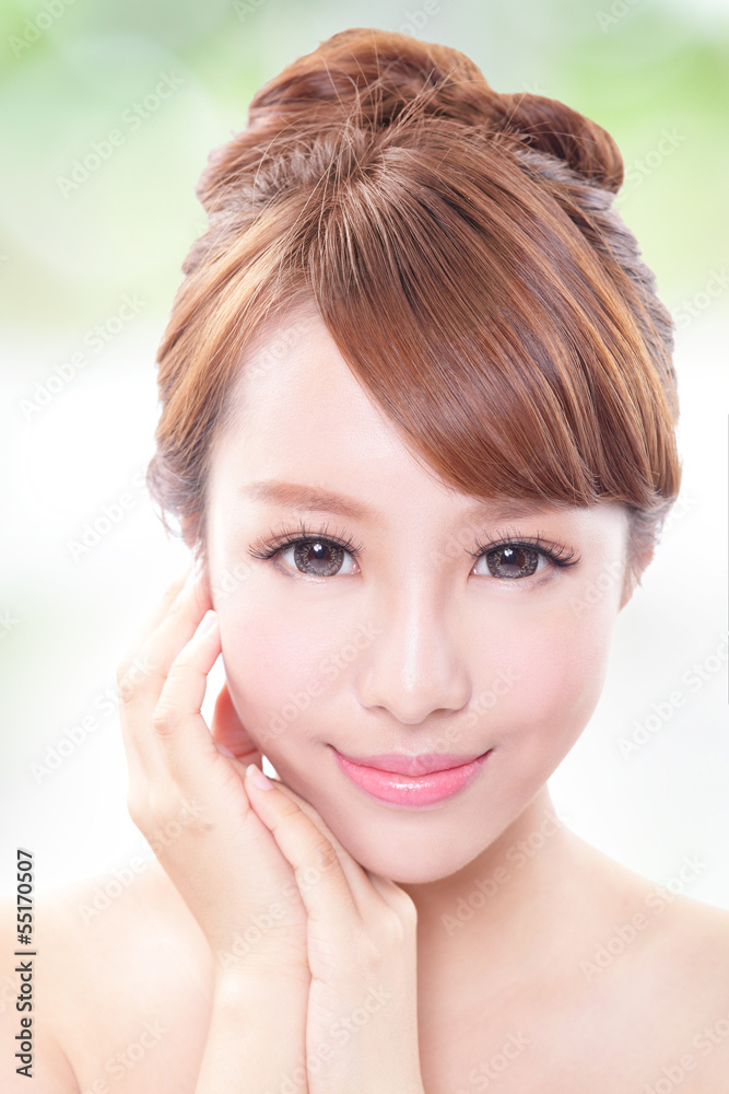 Naklejka premium woman with beauty face and perfect skin
