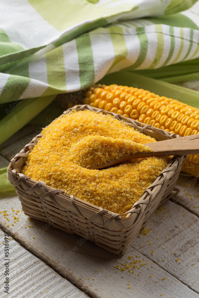 Obraz premium Corn meal on wooden background