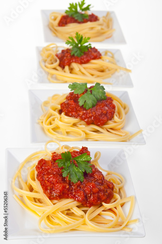 Spaghetti mit Tomatensauce und Petersilie