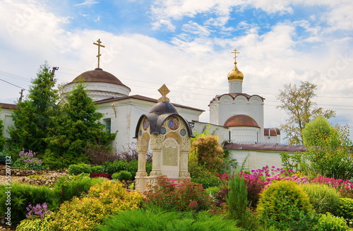 Chernoostrovsky convent in the town of Maloyaroslavets photo