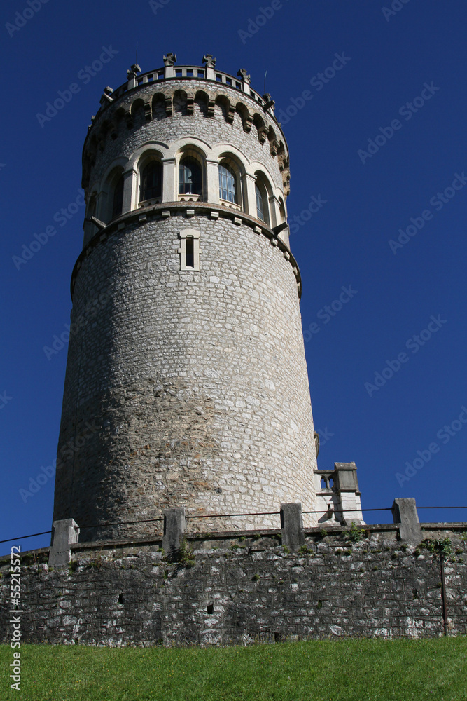 La tour d'Avallon