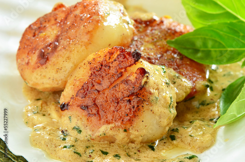 Seared scallops with creamy herb butter sauce