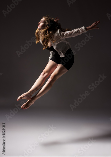 Beautiful female dancer © nanettegrebe