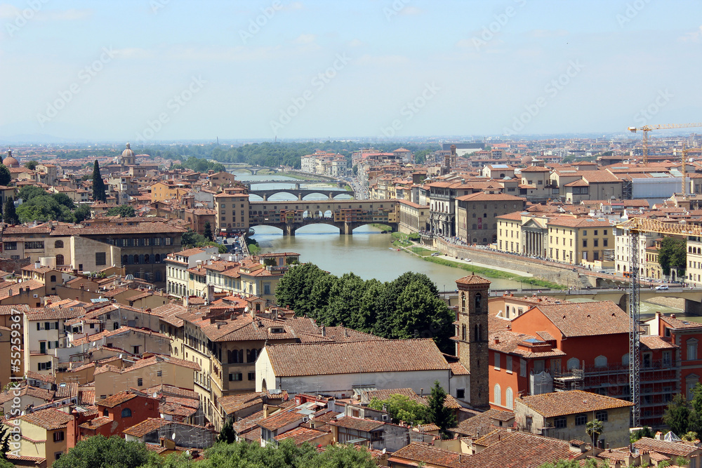 Vista panorámica de Florencia Italia, al fondo puente viejo