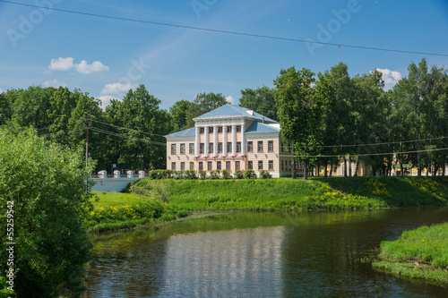 Старинное здание бывшей городской думы. Углич