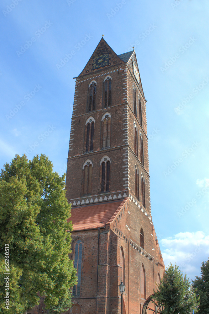 Fototapeta premium Verbliebener Turm der Marienkirche Wismar (HDR)