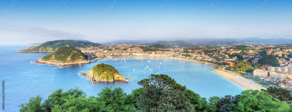 Fototapeta premium Panorama zatoki San Sebastian Donostia, Hiszpania.