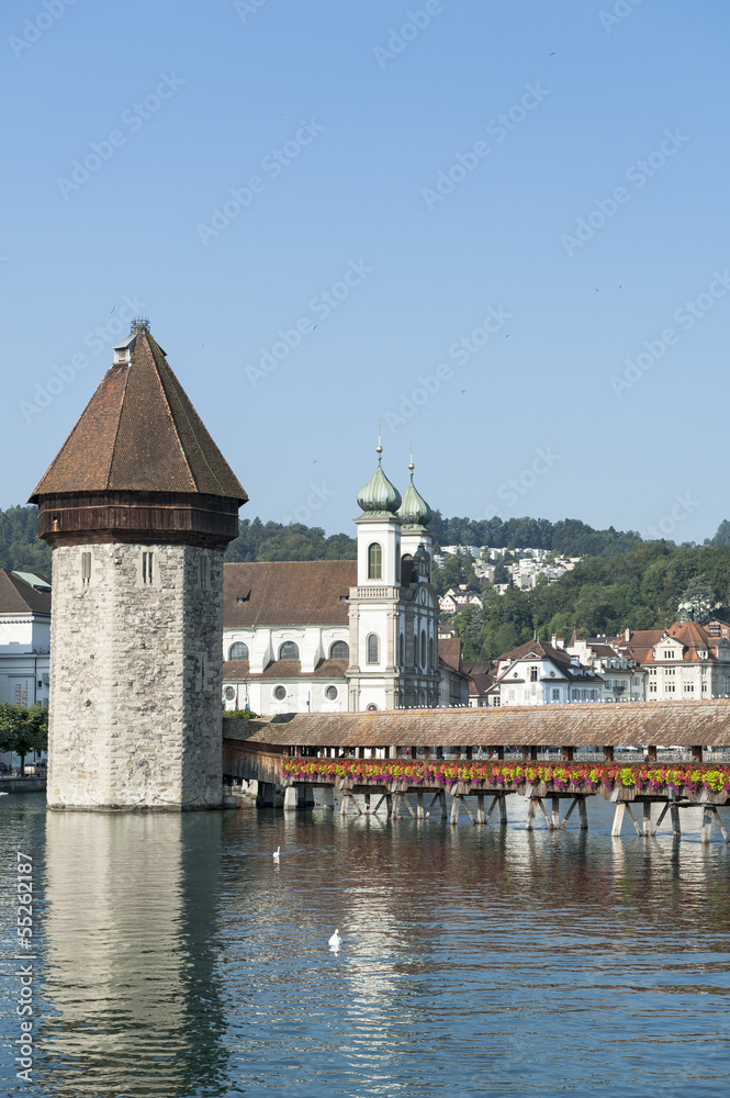 Luzern, Altstadt an der Reuss mit Kapellbrücke, Schweiz