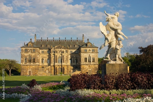 Palais im Großen Garten Dresden mit Statue photo