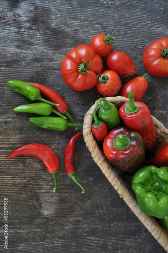 Erntezeit - Paprika und Tomaten