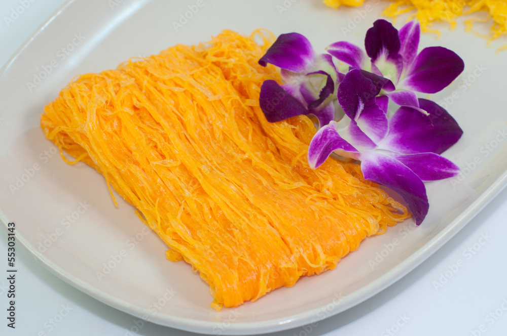 the foi tong, a thai sweet egg-serpentine