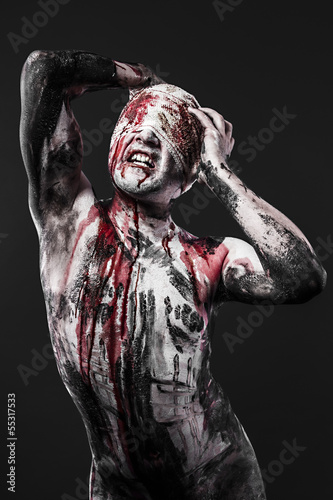 Foto Concept of pain, a man with blood on his wounds and skin