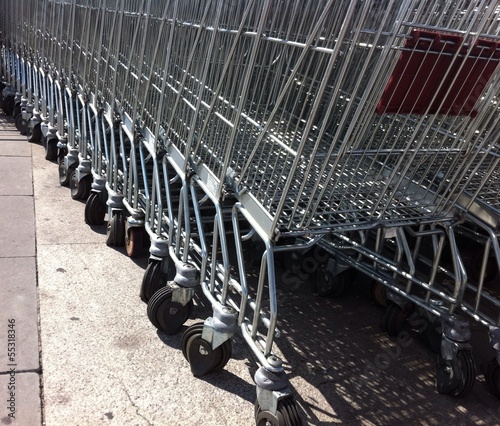 shopping cart © Alfonsodetomas